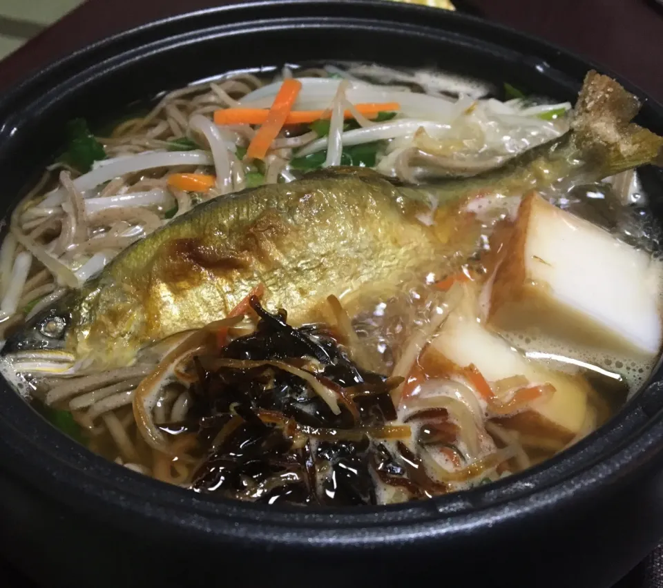 宿ぐらしの晩ごはん⭐️⭐️🔆
焼き鮎と野菜の煮込み蕎麦|ぽんたさん