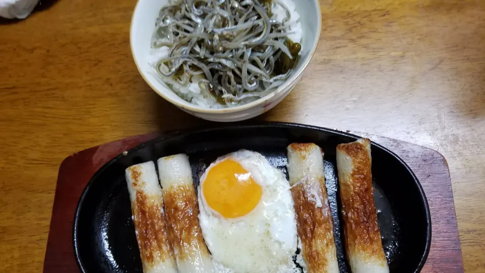 ジャコめかぶ丼と竹輪目玉焼き|Morito Kamiyaさん