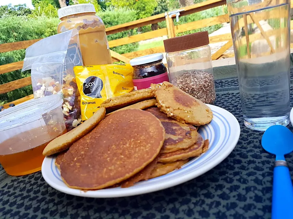 Snapdishの料理写真:Banana-cinnamon-oats Pancakes|miguel alvarezさん