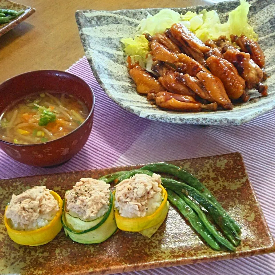 今年も家庭菜園のズッキーニ大収穫リピともちゃんさんのズッキーニロール寿司と手羽中の寿司酢照焼☀|makikoさん