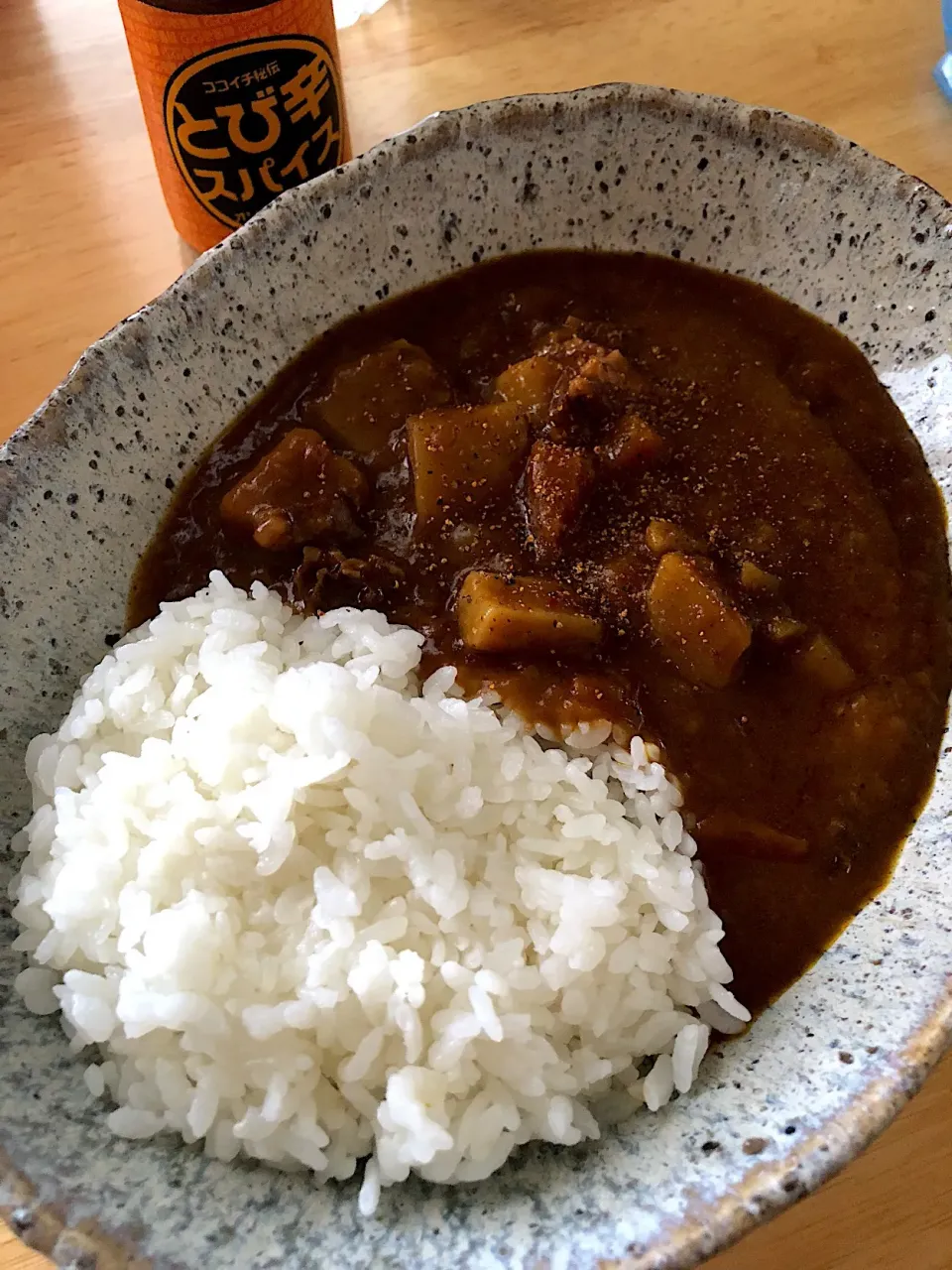 Snapdishの料理写真:ボンカレー・ネオ 辛口 ＆ CoCo壱とび辛スパイス🍛|ラックさん