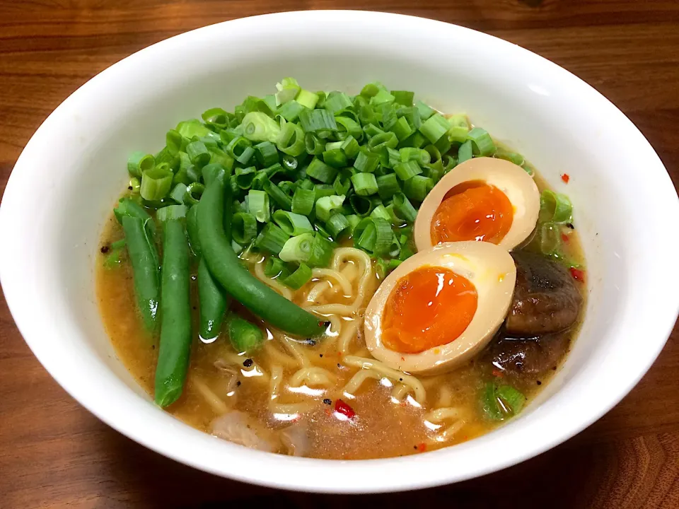 悲しみのネギラーメン🍜味濃い目😭|ぱぴこ家さん