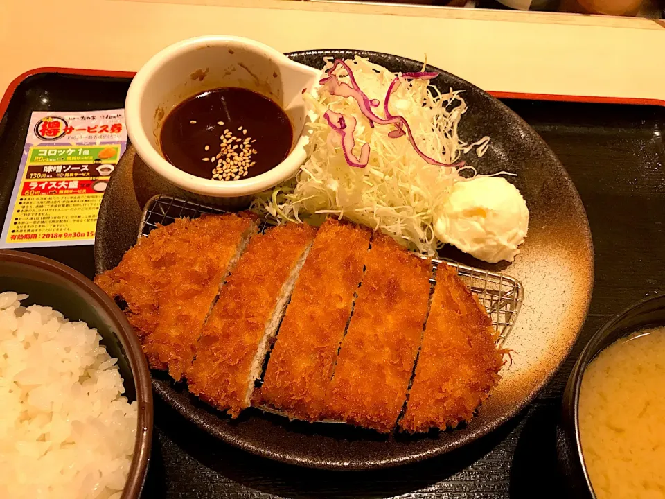 Snapdishの料理写真:得朝ロースかつ定食 サービス券で味噌ソース|マハロ菊池さん