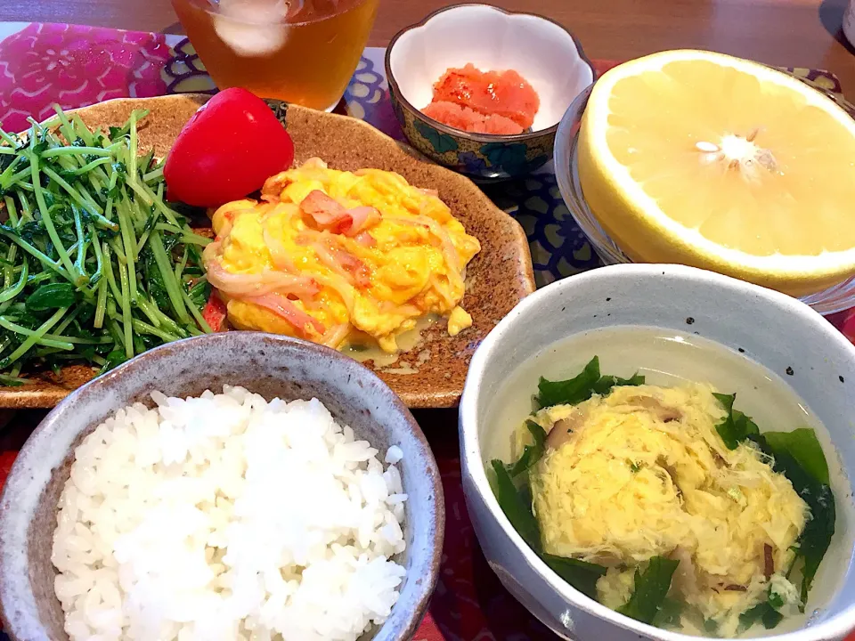 朝ごはん
豆苗のごま油醤油炒め、カニカマ入り卵焼き、フルーツトマト、たまごスープ、辛子明太子、グレープフルーツ、健康茶|かよちゃんさん