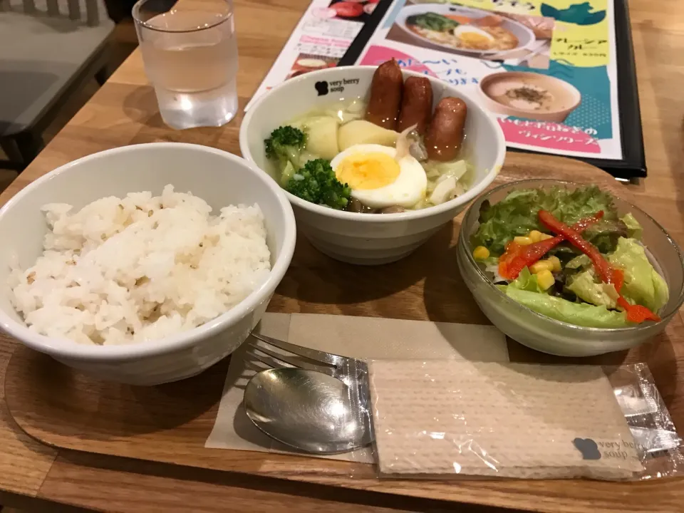 ベリーベリースープ屋さんで
お昼ごはん🍚|💙💙渡辺翔太💙💙さん