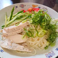 Snapdishの料理写真:サラダうどん

#おうちご飯 #ランチ|Hiroko Nakamuraさん