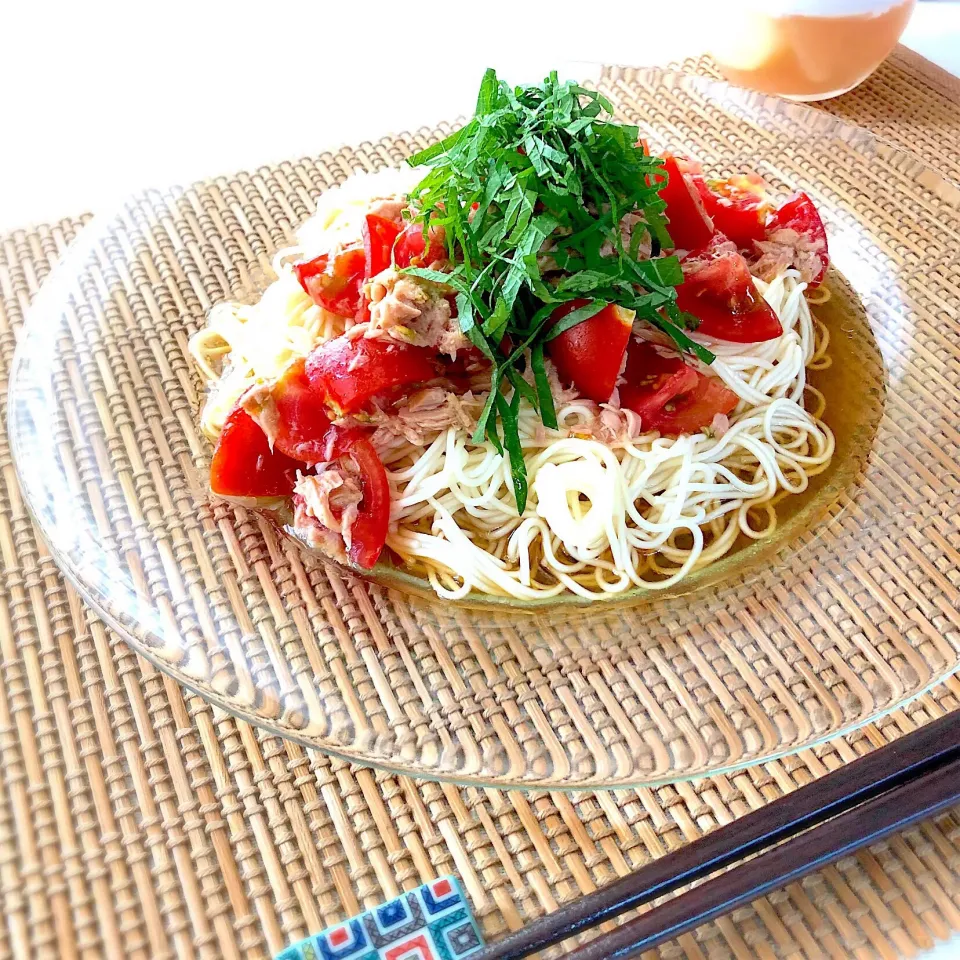 トマツナそうめん🍅🐟5分でできる夏の超手抜きランチ😜|あしゃぱんさん