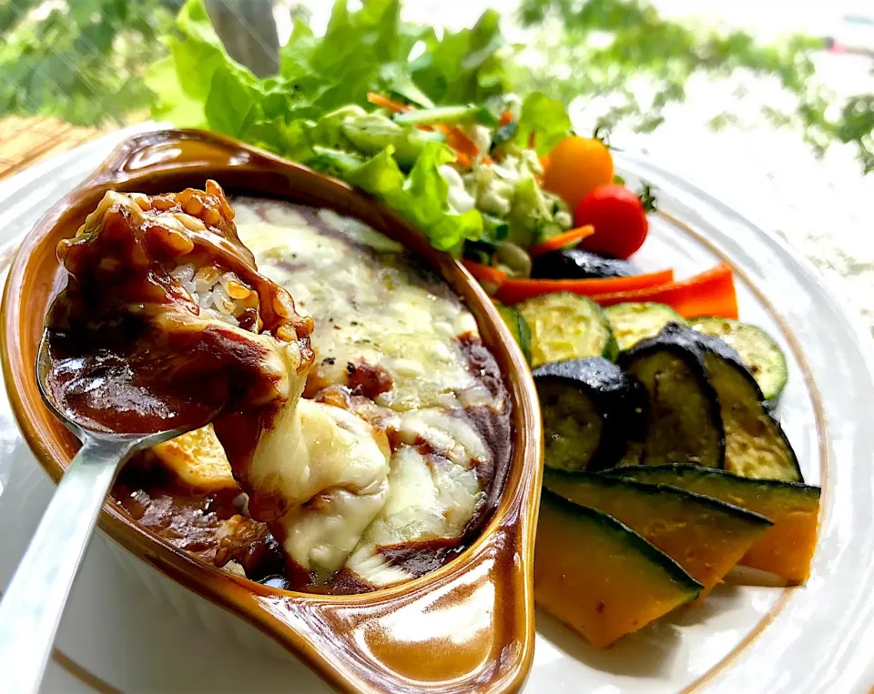 昼ごはん 焼きカレーと夏野菜のハーブソテー|砂雪さん