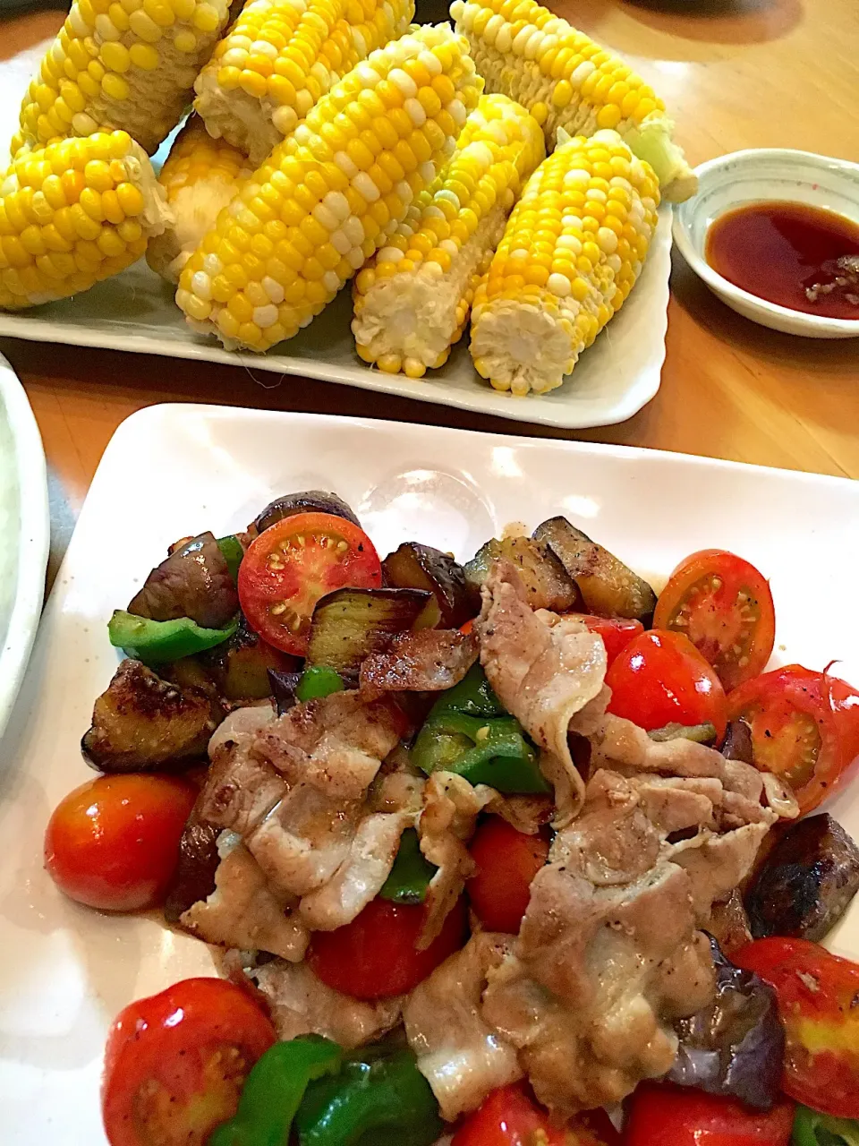 夏野菜の炒め物と、家庭菜園のとうもろこし🌽🌽|美也子さん