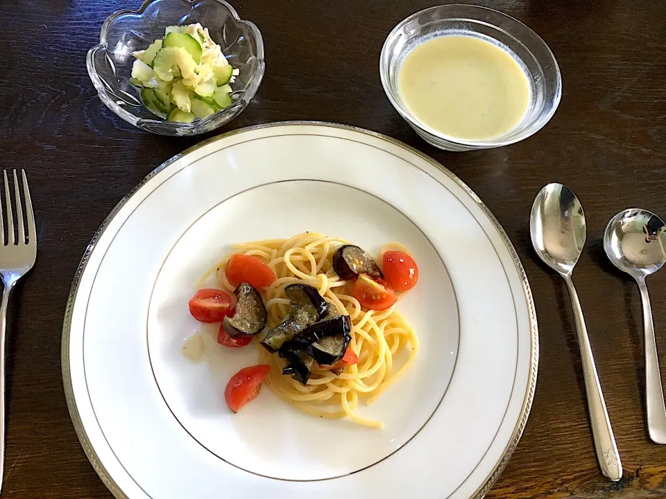 ナスとトマトのペペロンチーノ
きゅうりとセロリとササミの酢の物
枝豆の冷製ポタージュ|カドラさん