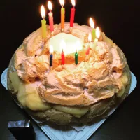 誕生日祝いに頂いた
ジャンボシュークリーム♪|けんけんさん