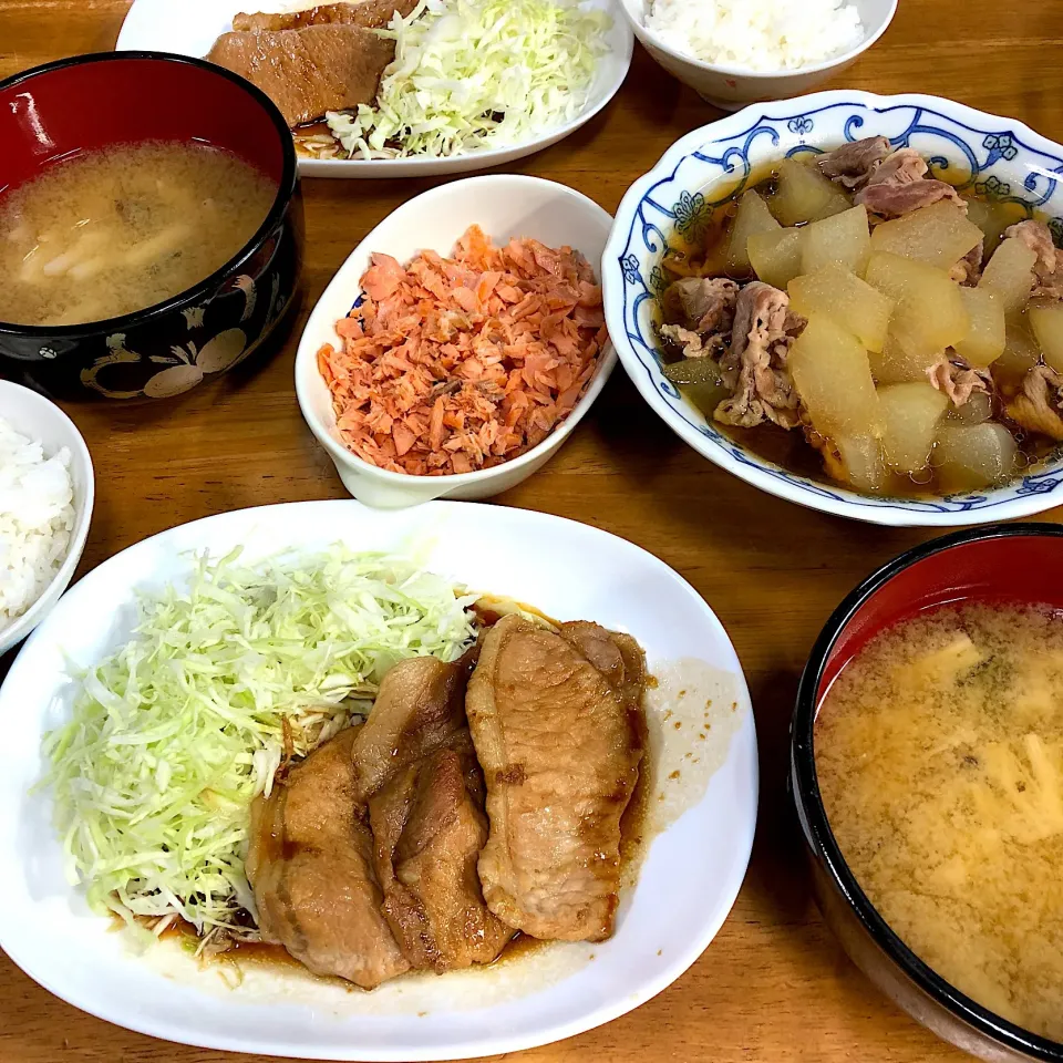 豚生姜焼き、冬瓜のたいたん、焼き鮭、きのこ汁＼(^o^)／|すかラインさん