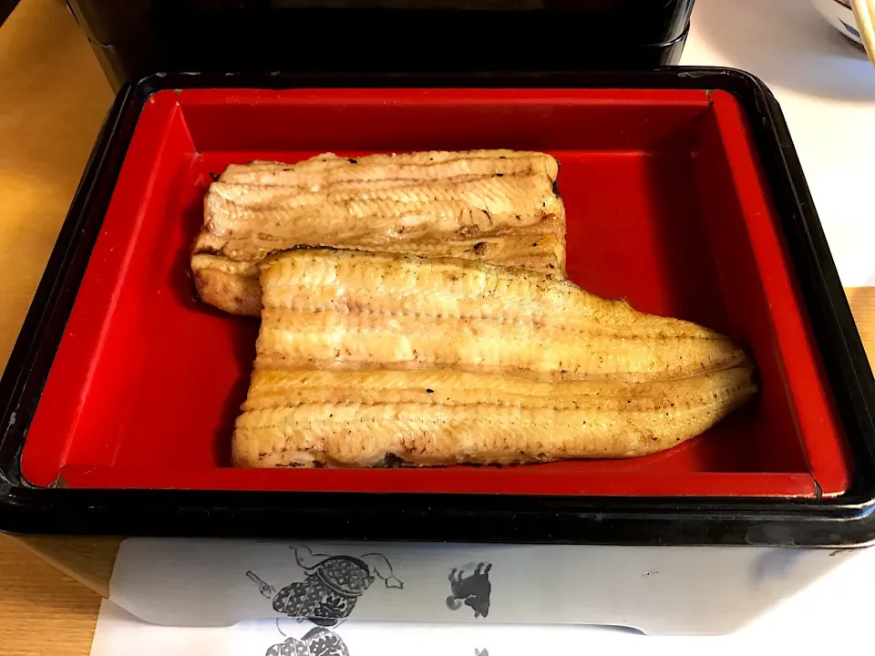 鰻の白焼き

台東区上野
鰻割烹 伊豆榮本店|@mamikutoiさん