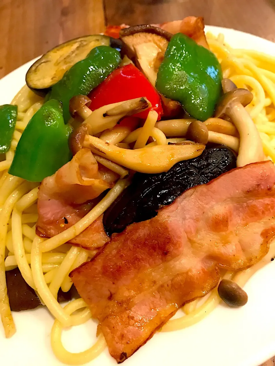 フライパン醤油風味ベーコンと野菜のスパゲッティ！うどん並みの太麺！|Tomyさん