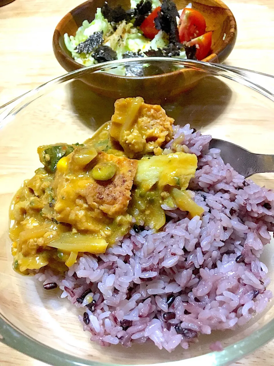 今日の1人お家ランチ〜かぼちゃとハンバーグの雑穀米カレーライス🍛とサラダ。ιоνё(●´_`)ε`○)снц♪|さくたえさん