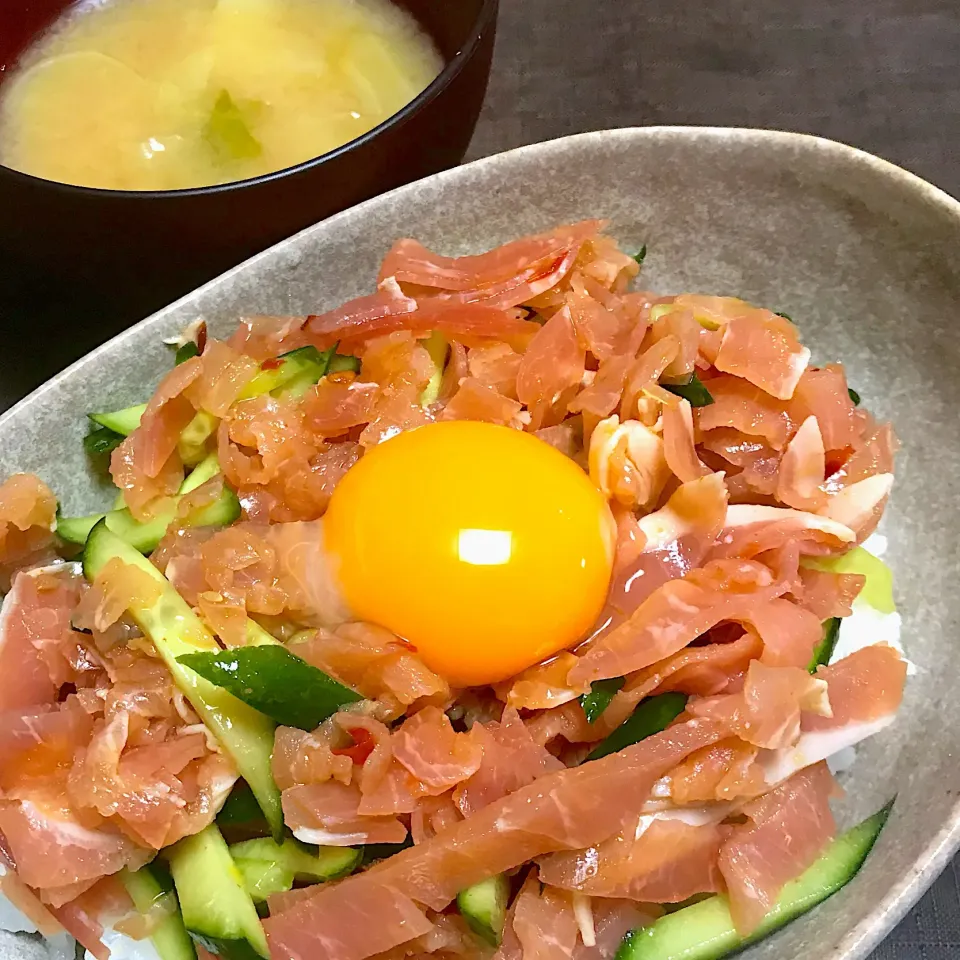 今日の晩御飯
生ハム ユッケ風 丼|&しーさん