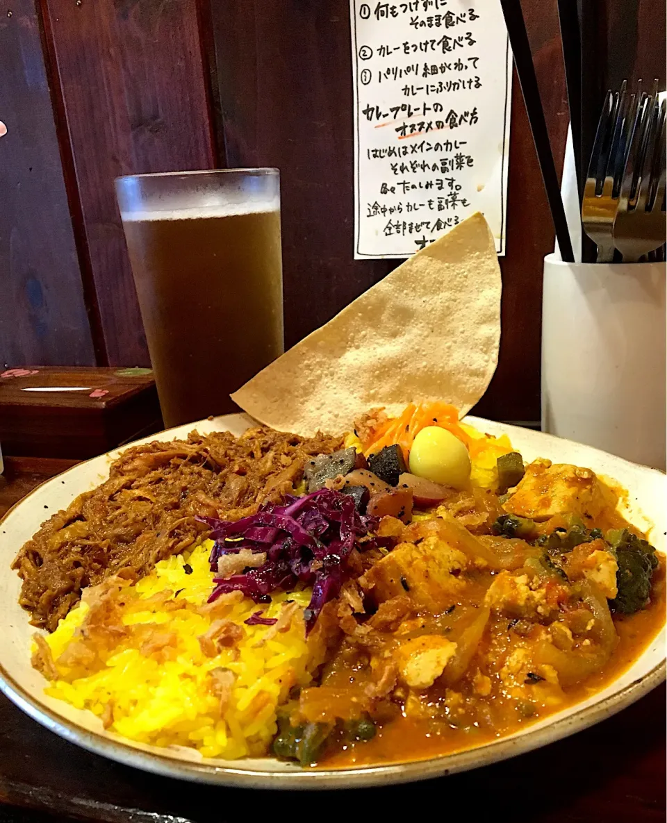 昼ごはん☀️☀️☀️
本日のカレープレート
ゴーヤと豆腐＆パキスタンチキン
ノンアルコールビール|ぽんたさん