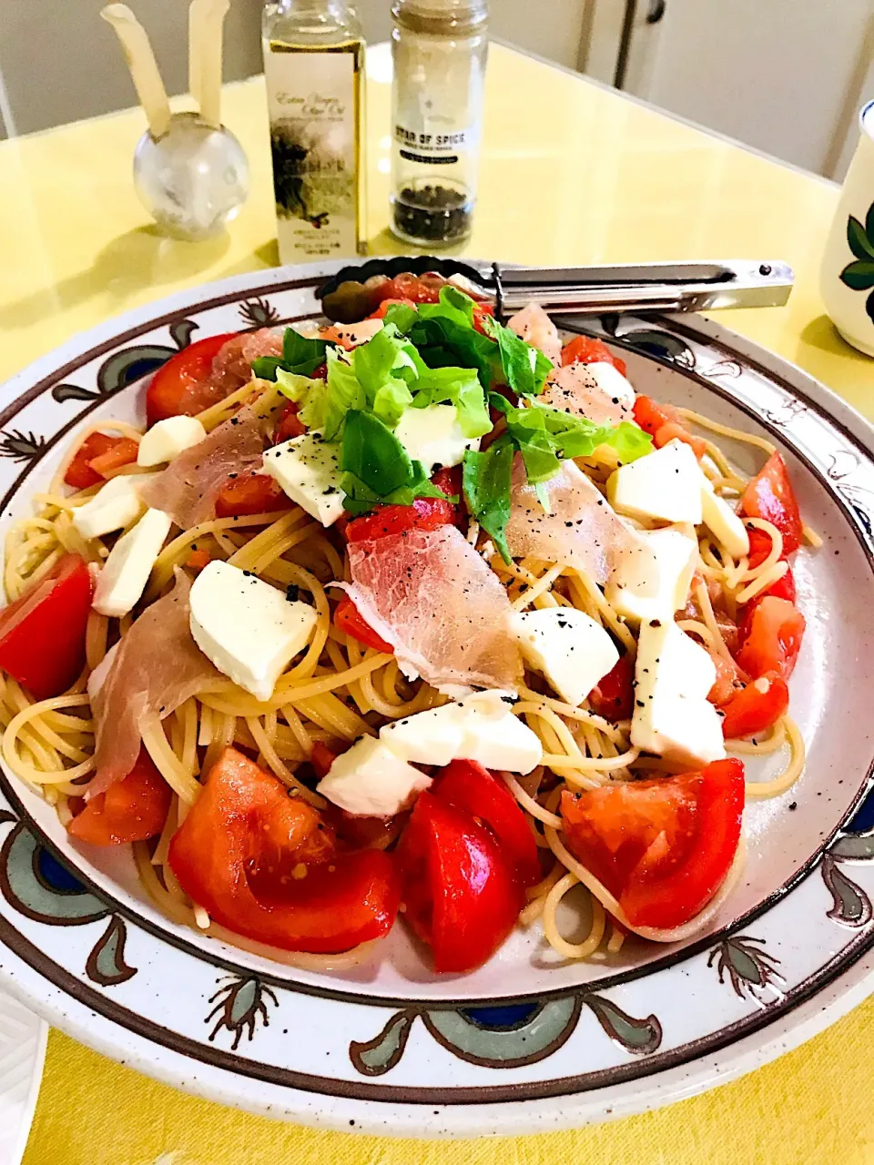 ☆水曜日の朝パスタ☆トマト🍅とモッツァレラの冷製パスタ|静香さん