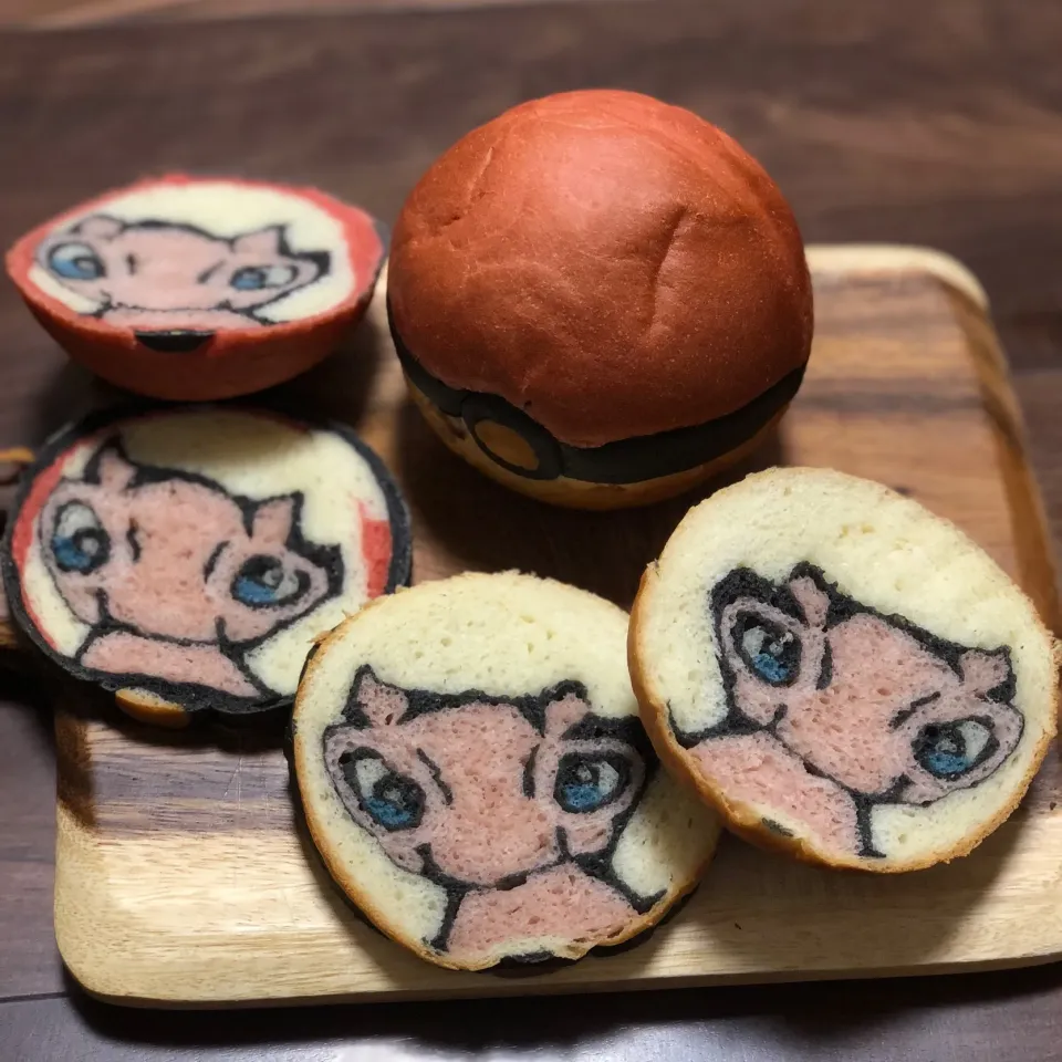 ポケモンパン

まん丸パンのモンスターボールの中は
ミュウのイラストパン🍞

 #スーパーデコパン  #手作りパン  #おうちパン  #キャラパン  #キャラクターパン  #食パン  #モンスターボール  #ポケモン  #デコパン  #イラストパン #ミュウ #ポケモンgo  #まん丸パン|izuyoさん