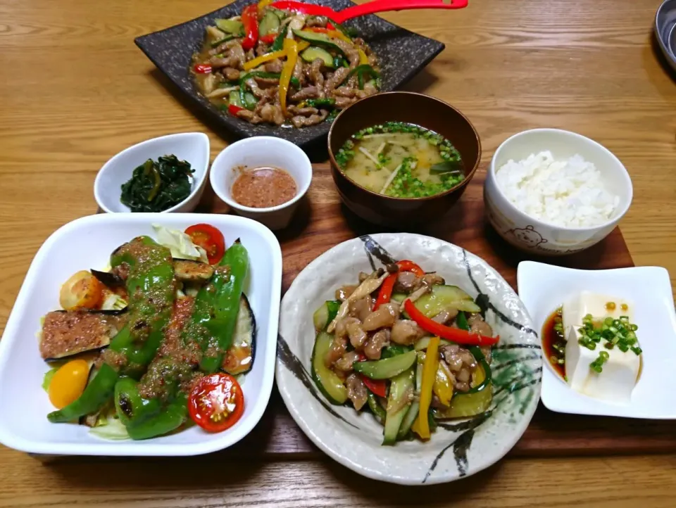 Snapdishの料理写真:『すりおろし玉ねぎドレッシング焼き野菜サラダと豚肉のにんにくポン酢炒め ヤマサハッピーレシピ』|seri-chanさん