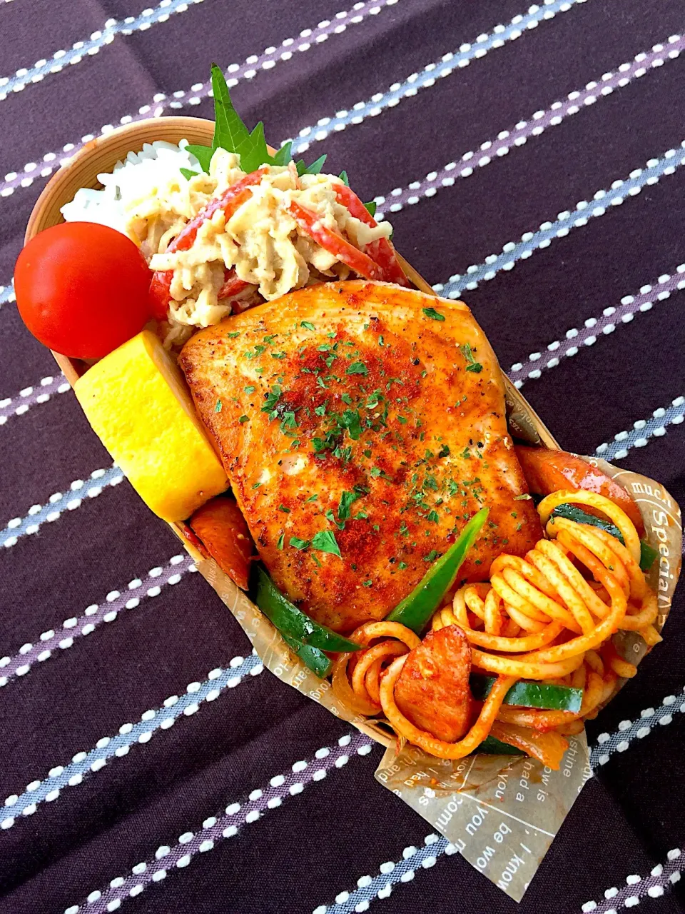 サーモンのスパイス焼き弁当🐟|udomegu☆さん