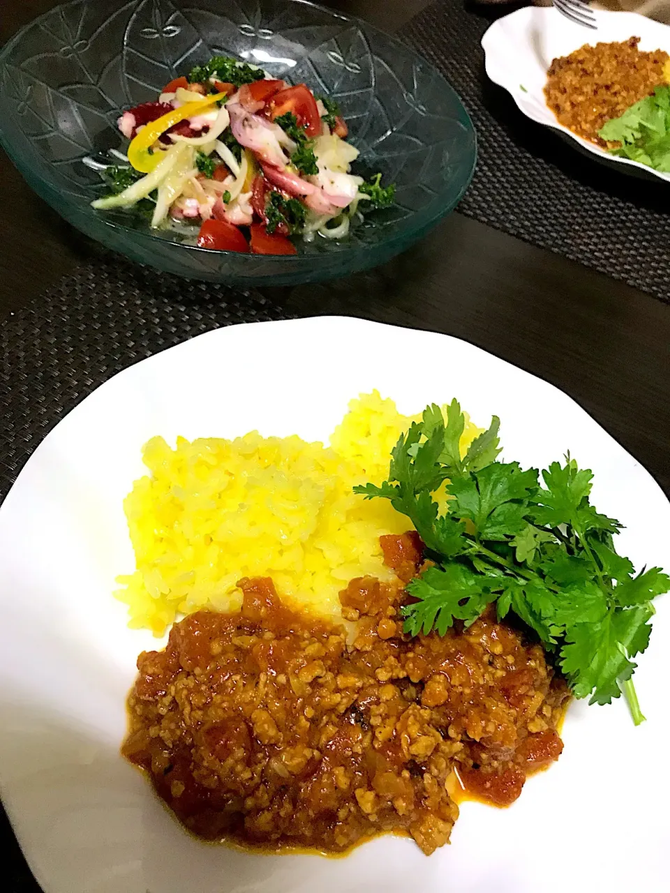 タコのマリネと最近ハマっているチキンキーマカレー。生姜ニンニクの量が半端ない❤️暑さに負けずに頑張ろう💪|ナタママさん