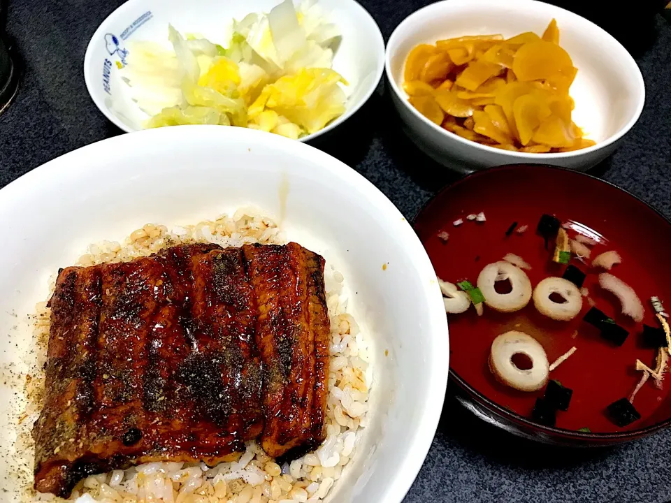 もち麦飯うな丼、白菜、お吸物(松茸風味)、味付けたくあん|ms903さん