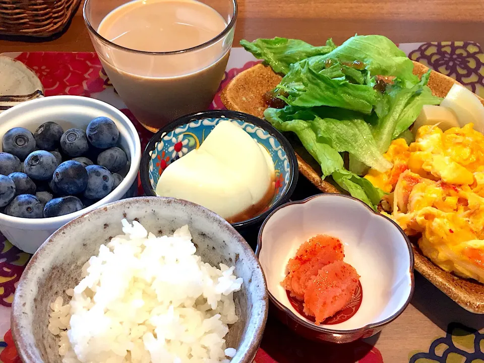 朝ごはん
カニカマ入り卵焼き、レタス、辛子明太子、枝豆豆腐、白米、ブルーベリー、カフェオーレ|かよちゃんさん