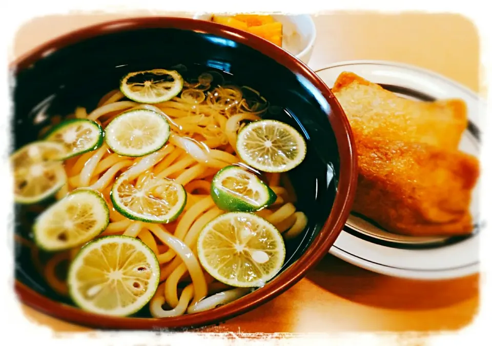 ほんじつのまかない・冷やしスダチうどん&お稲荷さん|のも💛さん