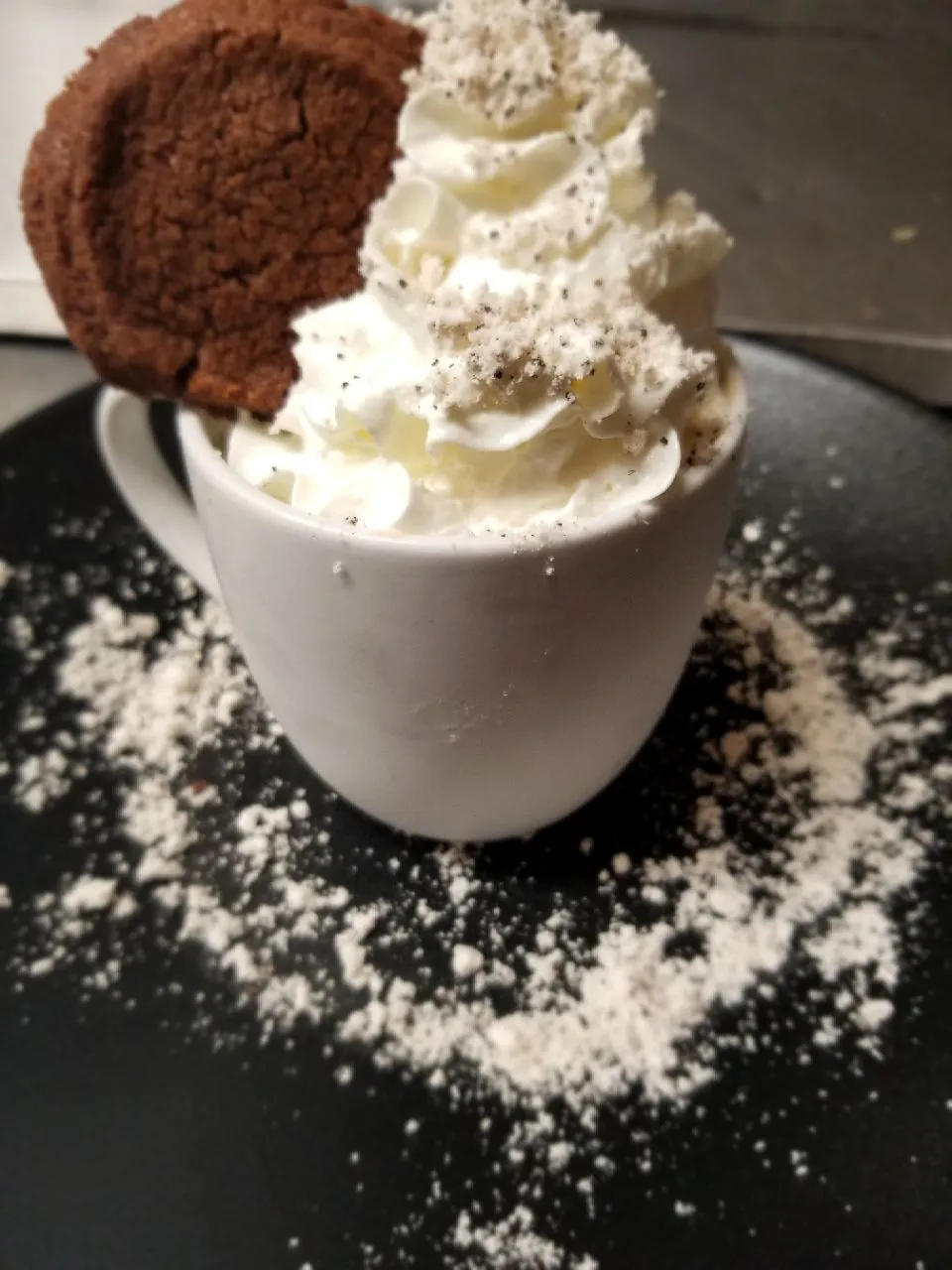 Dessert-Pot de Creme w/chocolate biscuit, whipped cream, and coffee powder|ro miさん