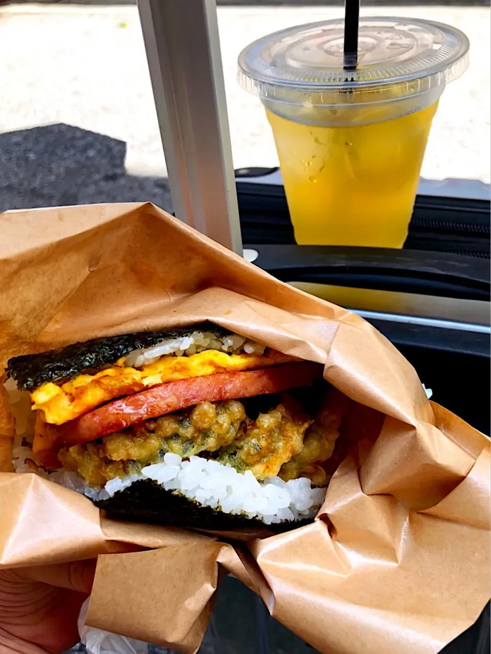 ポークたまごゴーヤ天ぷらおにぎり🍙&さんぴん茶レモン🍋＠沖縄|MAPITEEさん