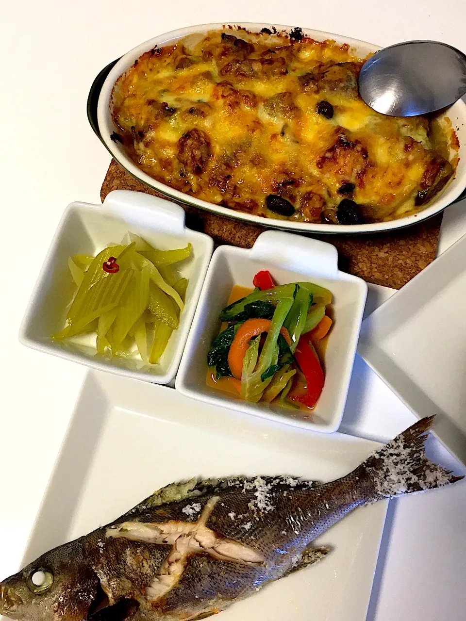 7/19  今日の晩ご飯🍺
・イサキの塩焼き
・米ナスと厚揚げの味噌チーズ焼き
・セロリのピクルスとパプリカのからし和え|かっぴーさん