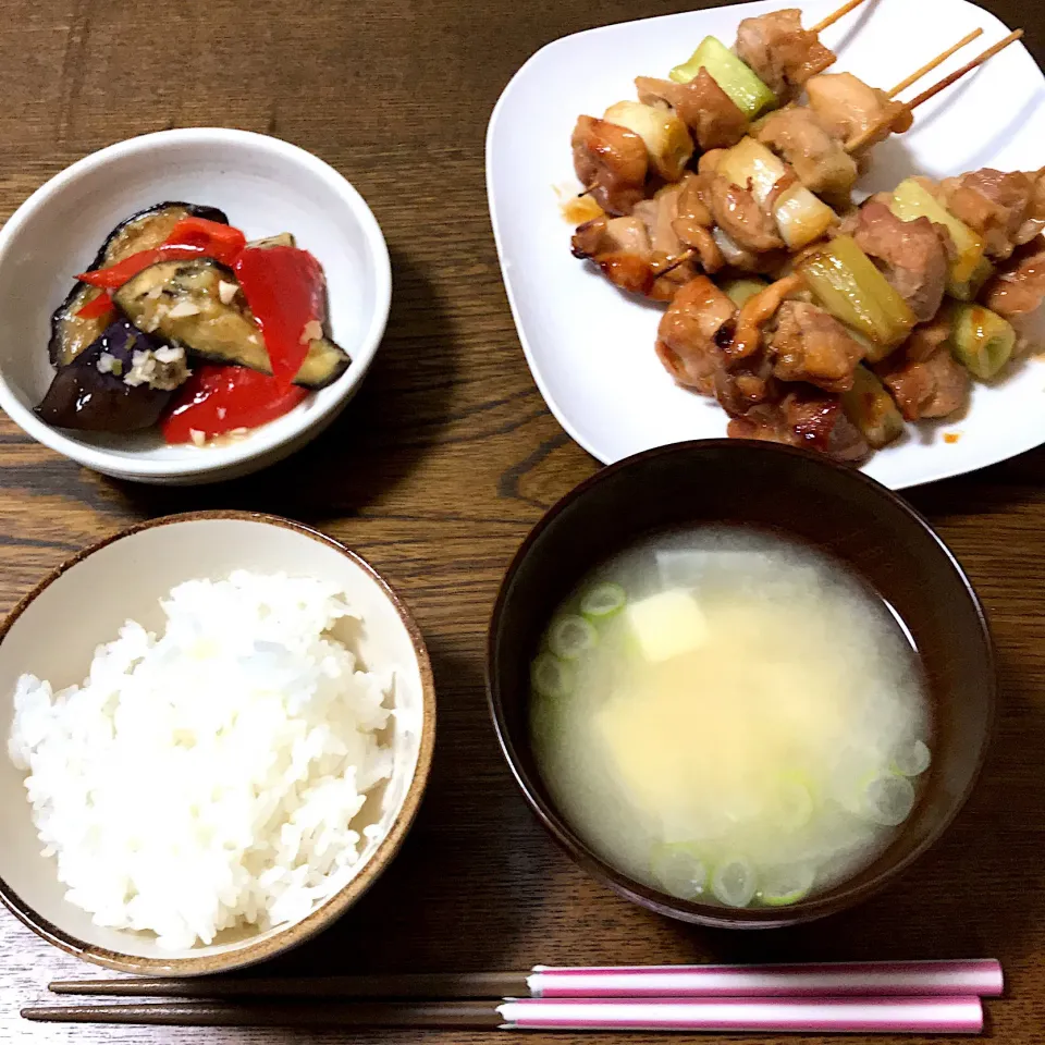 Snapdishの料理写真:#ごはん 
 #焼き鳥 
 #なすの南蛮漬け 
 #大根と豆腐の味噌汁|まきさん