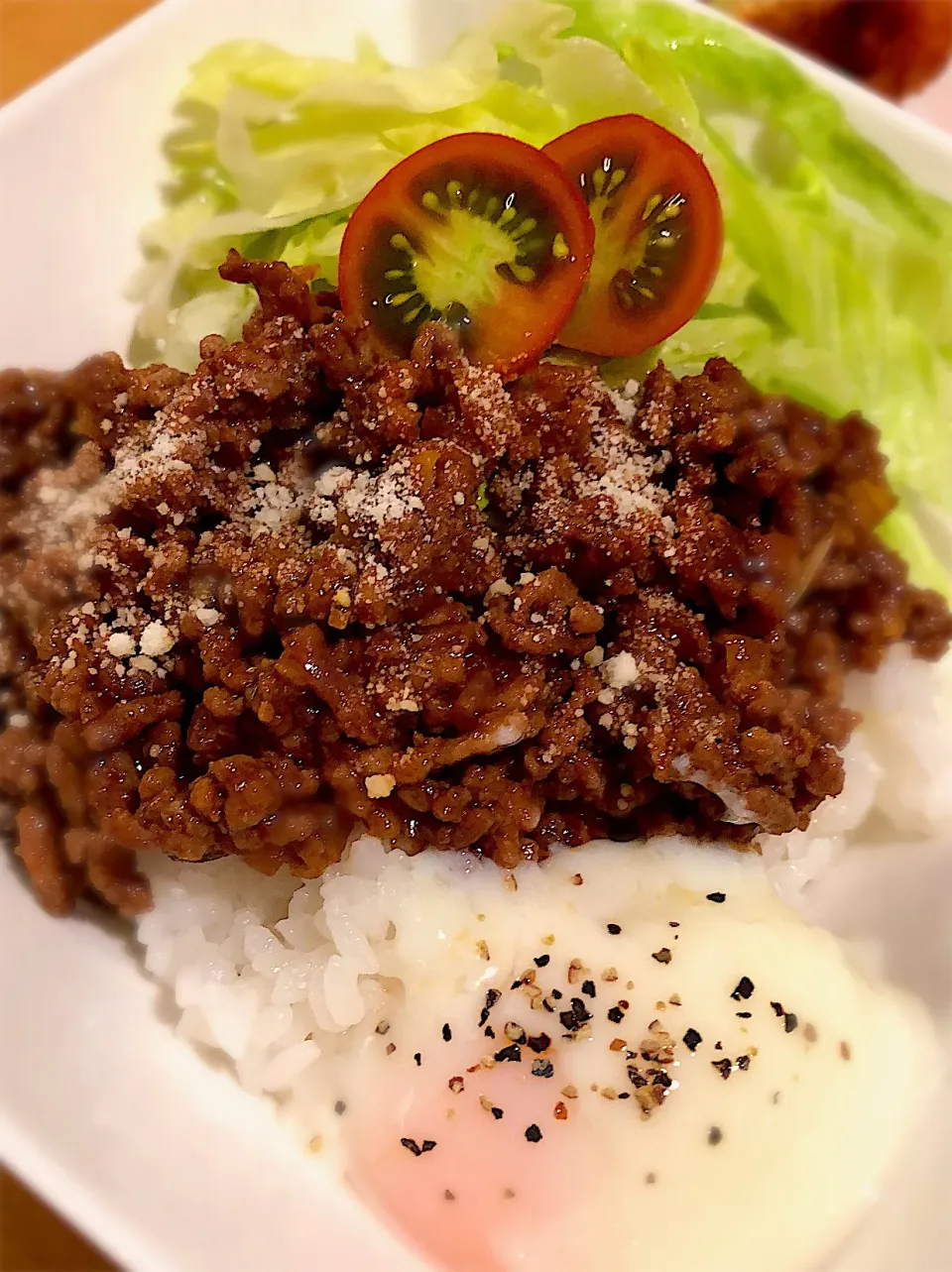 ハンバーグ丼？ 笑笑 タコライス風味|ちかさん