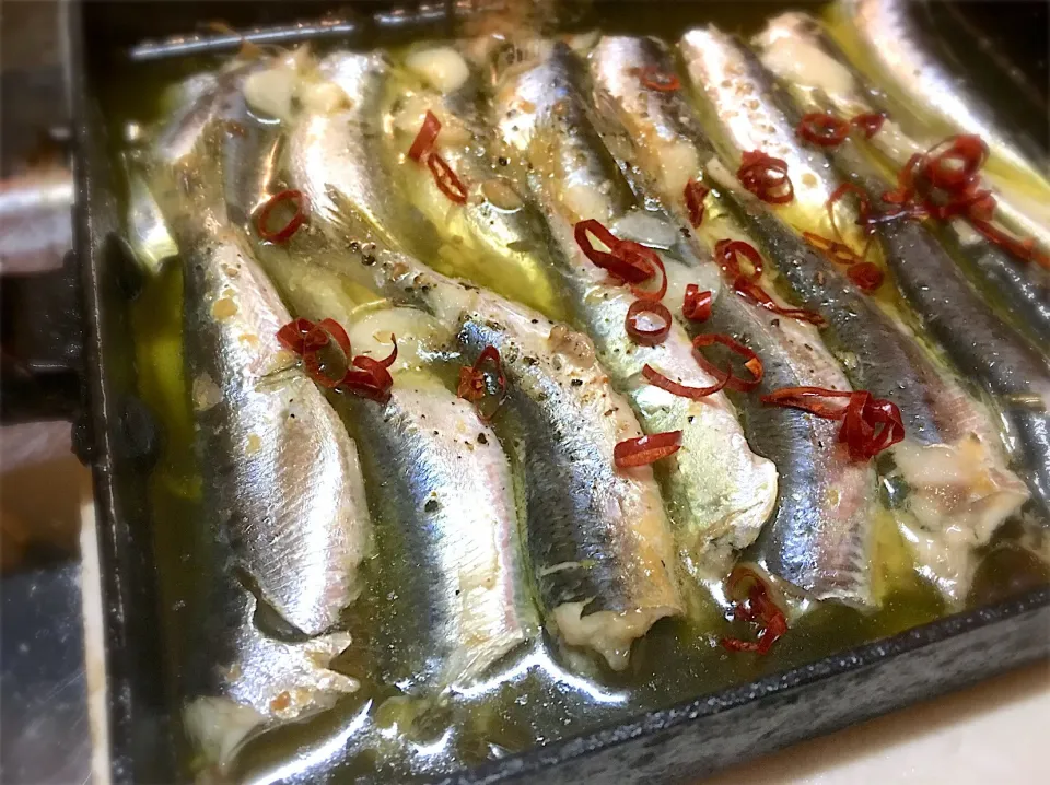 Snapdishの料理写真:新鮮なイワシが手に入ったので、オイルサーディンにしてみました🐟|パオパオあつこさん