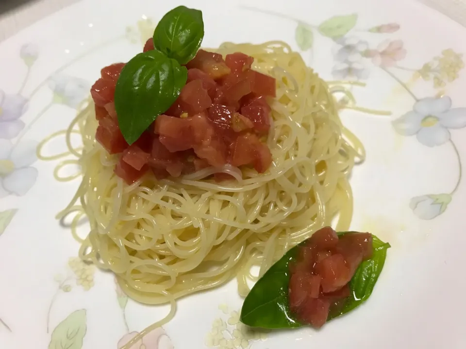 Snapdishの料理写真:秋田県本荘市の重兵衡トマトのカッペリーニ！ Cappellini di pomodoro Junior.   #秋田県由利本荘市   #重兵衡   #トマト   #トマトローゼ水耕栽培|お家でbar!さん