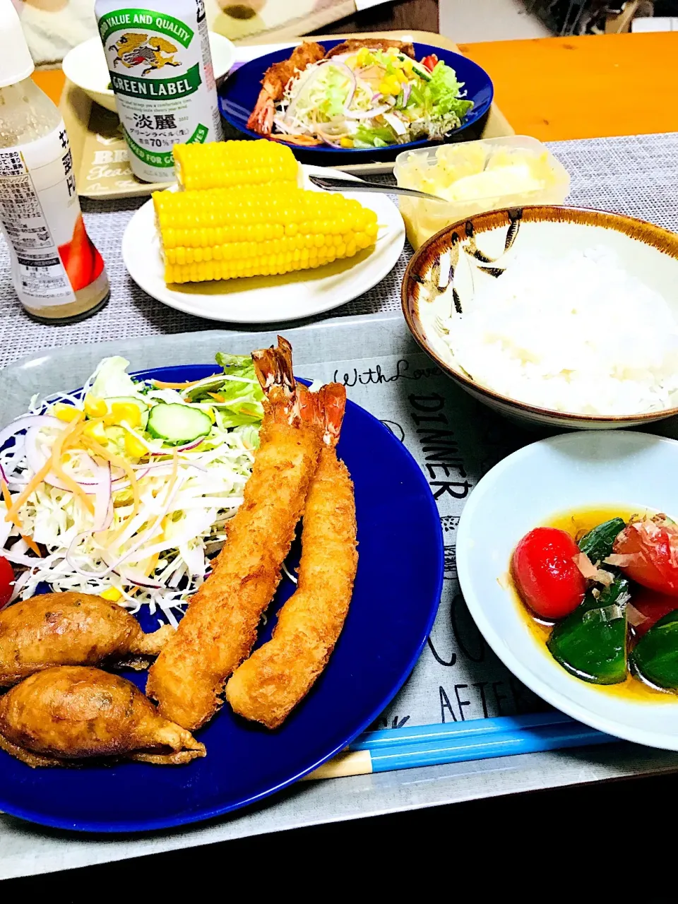 夕ごはん。
海老フライ
自家栽培きゅうりとトマトの麺つゆ漬け|ちはるさん