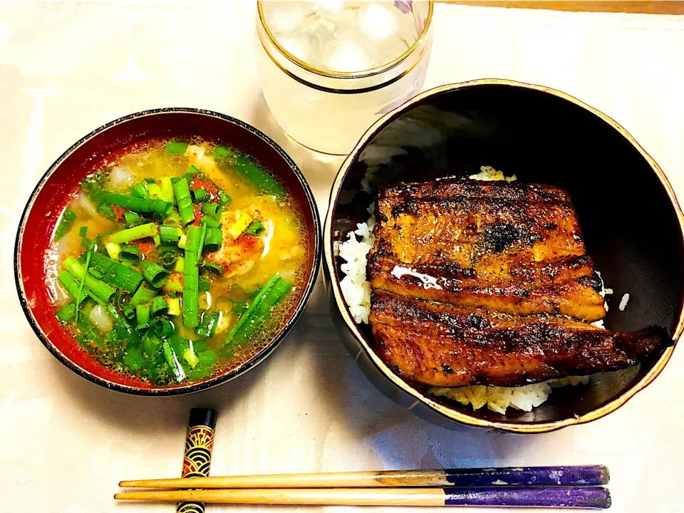 1日早いが土用の丑の日 鰻丼＆豚汁
酷暑乗り切りメニュー💪|Junko Tominagaさん