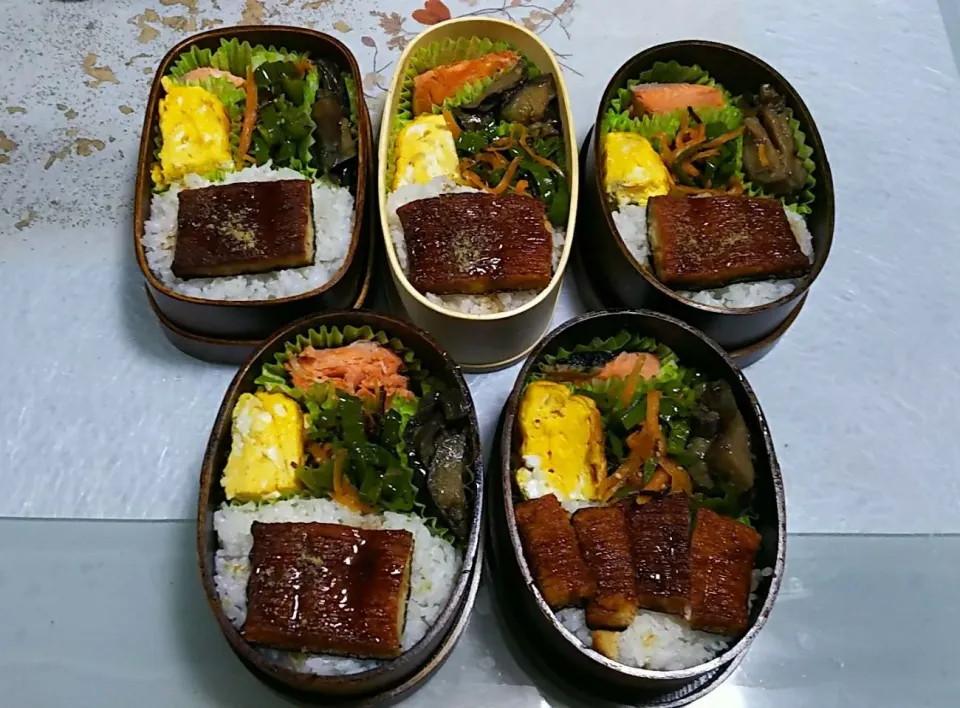 今日のお弁当

うな次郎
ナスの味噌炒め
ピーマンと人参の塩昆布炒め
卵焼き
塩鮭焼き|ボスママさん