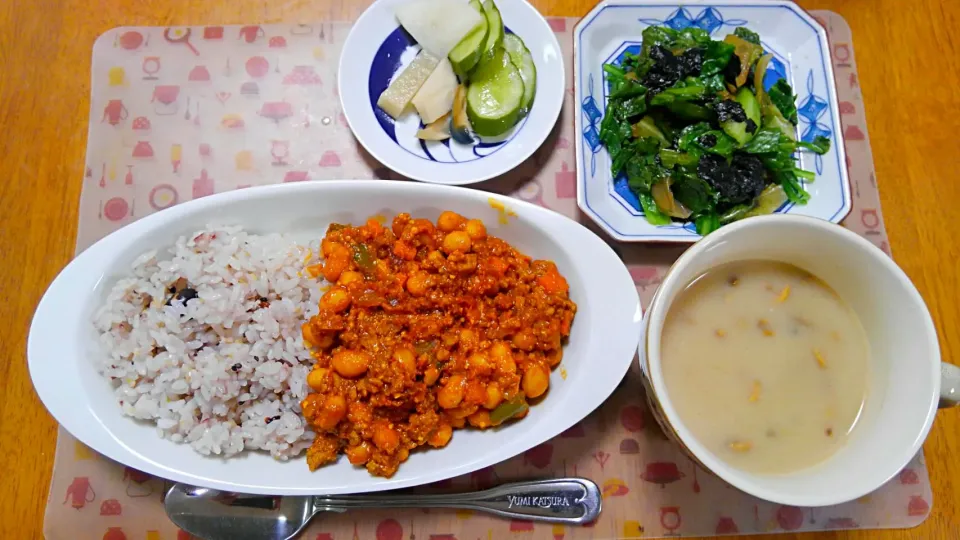 ６月１９日　味噌入りドライカレー　ゆでレタスと海苔の温サラダ　きのこスープ　お漬物|いもこ。さん