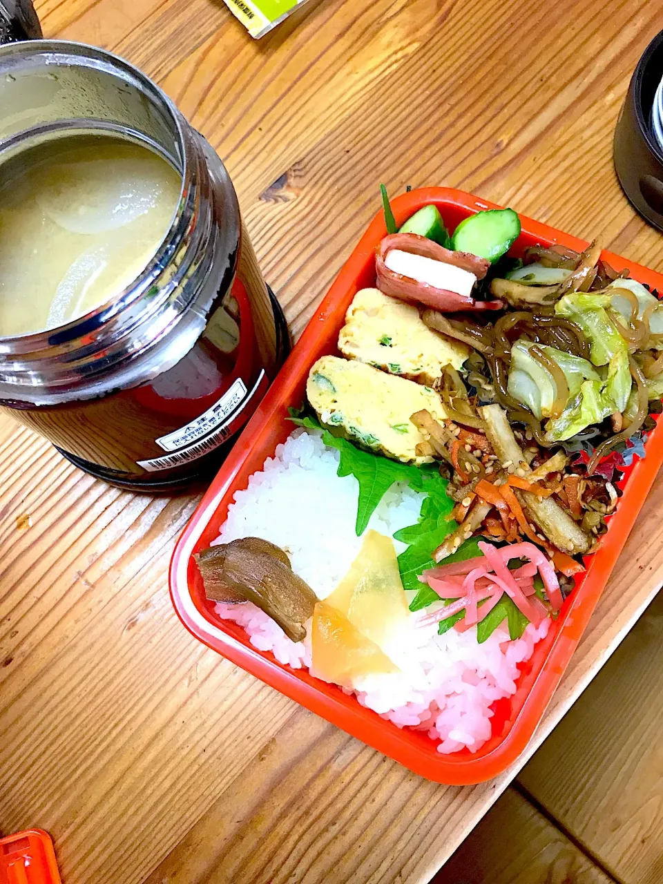 娘弁当
#蒟蒻焼きそば
#紅生姜とネギ入り卵焼き
#人参と牛蒡のきんぴら
#きゅうり漬け
#チーズのベーコン巻き
#茄子と大根の味噌漬け
#玉ねぎと油揚げのお味噌汁|misakoさん