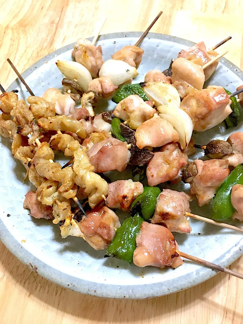 初めてのお家焼き鳥〜グリルで((´艸｀*))

鶏モモ&野菜
オマケの鶏皮塩焼き
豚バラはいまグリルで美味しく育ってます♬|さくたえさん