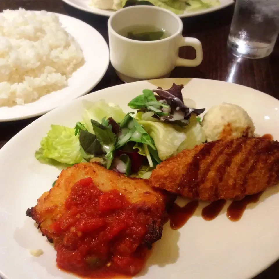 Snapdishの料理写真:ビジネスランチ チキンソテー チリソース & 白身魚のフライ 2018.7.12|キラ姫さん