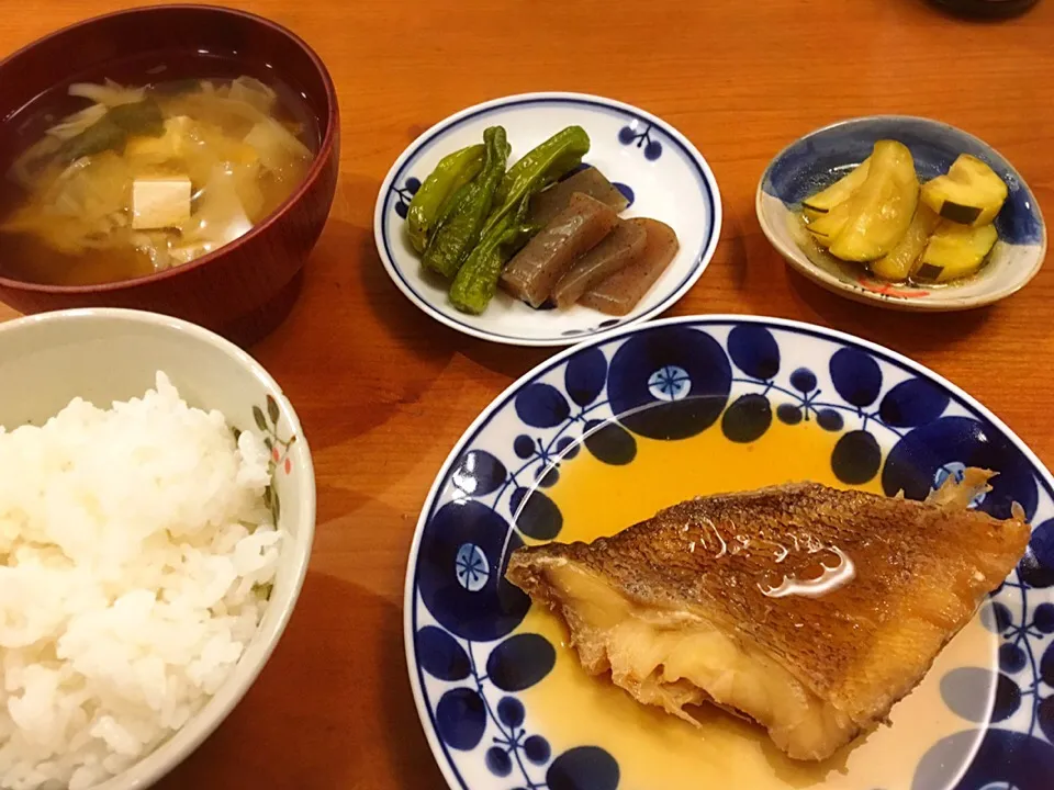 18/07/20 夕飯♪ めばる煮付 ズッキーニのさっぱり煮 シシトウと蒟蒻の炒め煮 味噌汁|ikukoさん