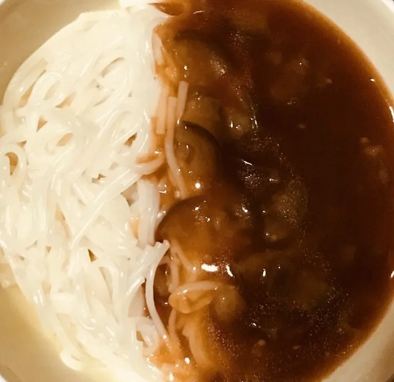 Snapdishの料理写真:お茄子のハヤシライスソース煮麺😊|chibiikeさん