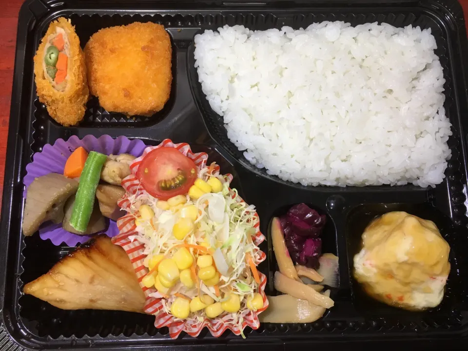 Snapdishの料理写真:お任せメニュー 日替わり宅配弁当 豊川市豊橋市一部エリア宅配|Naokazu Kuritaさん