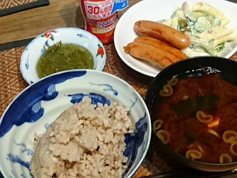 めかぶ&ウィンナーソーセージ&マカロニサラダ&豆腐とわかめの味噌汁|まぐろさん