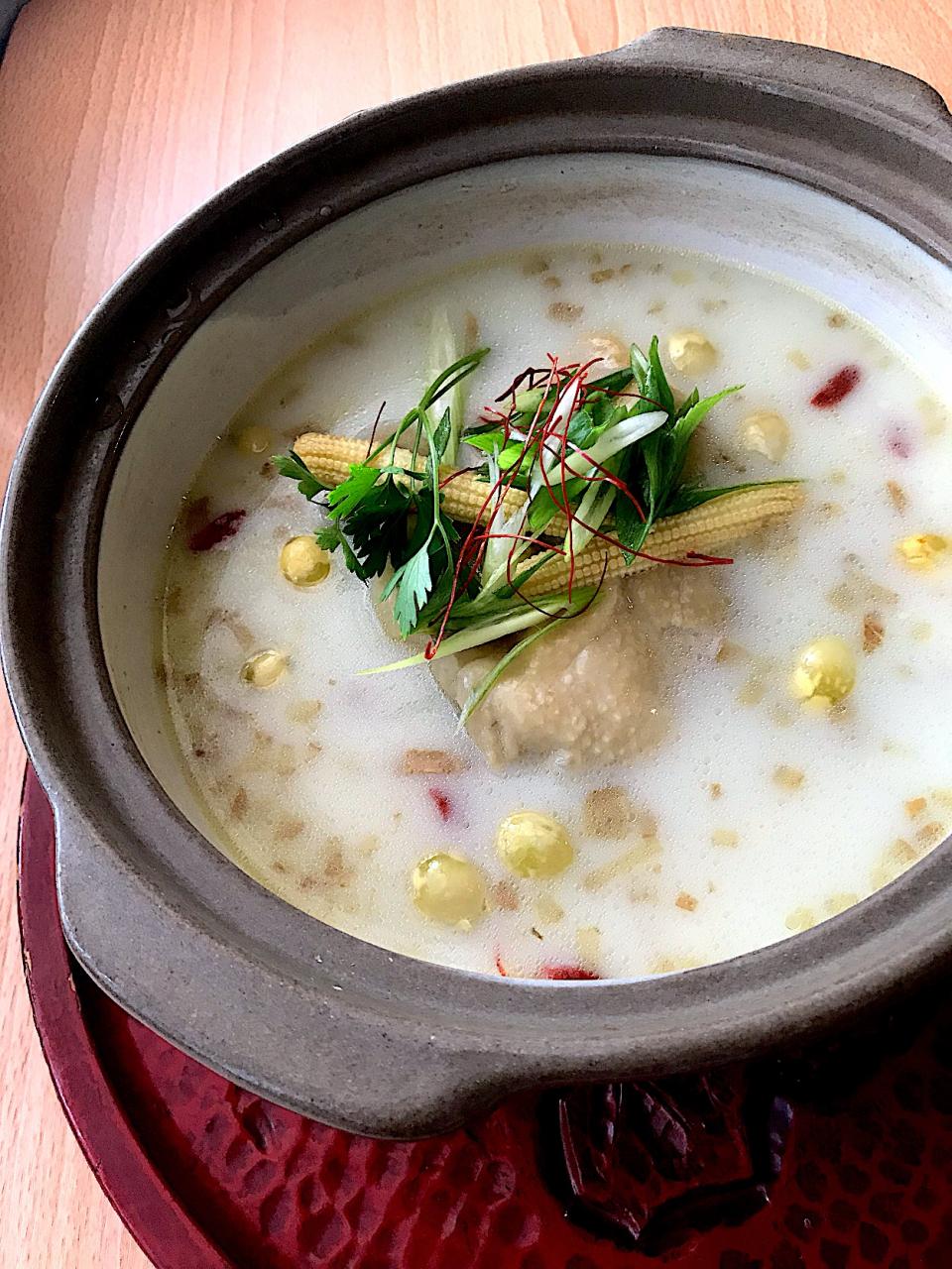暑い日に熱々参鶏湯