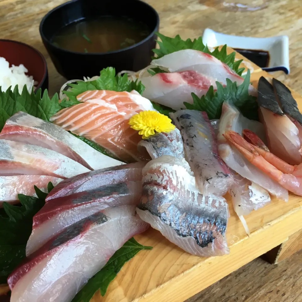 お刺身定食🐟🍚🥢🇯🇵|七海さん