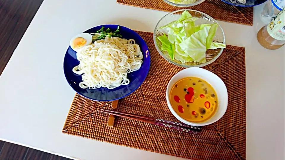 今日の昼食 そうめん、トムヤムクン、キャベツサラダ|pinknari🐰🌈さん